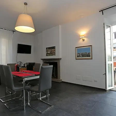 La Terrazza Sul Colosseo فندق مبيت وإفطار